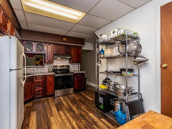 3rd image of 131 E Washington St #2