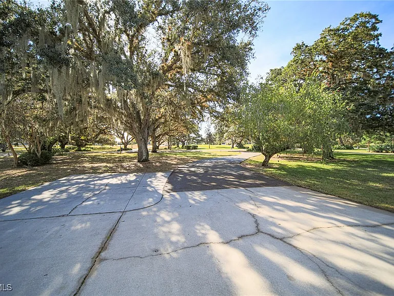 1250 Riverbend Dr — Photo 10