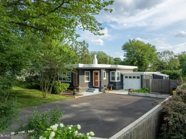 8102 Douglas Rd, Wyndmoor, PA 19038