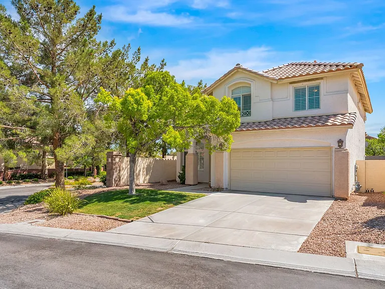 10401 Horseback Ridge Ave — Photo 2