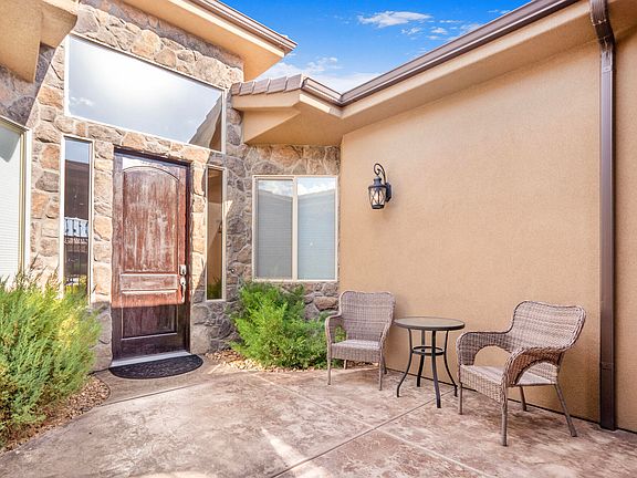 2nd image of 1844 N Vista Park Way