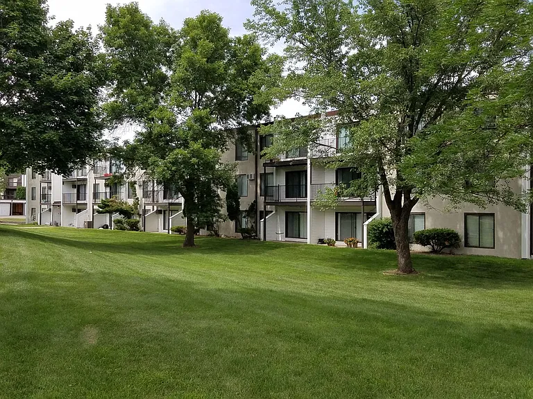 Briar Oaks Apartments — Photo 7