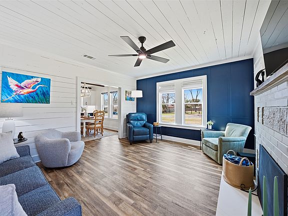 3rd image of 904 E College St