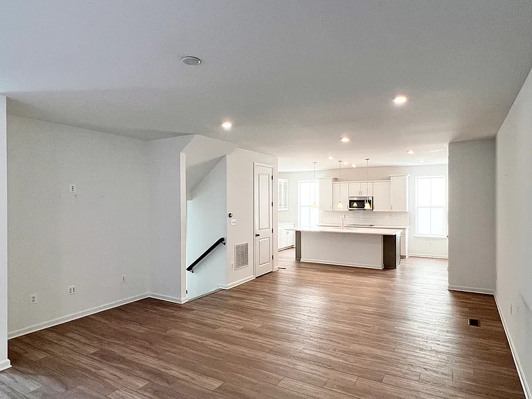 310 Andrew Ct — Photo 27