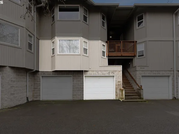 3840 Buccaneer Ln, North Bend, OR 97459