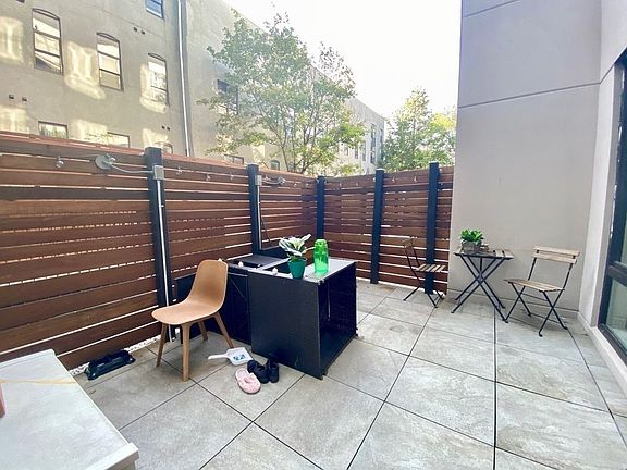 3rd image of 961 Willoughby Ave #105