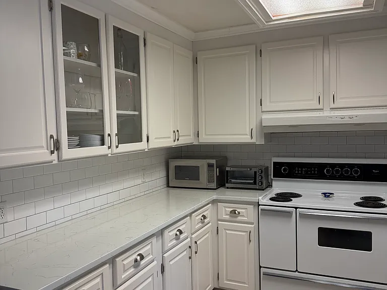 6105 Trinity Rd — Photo 5