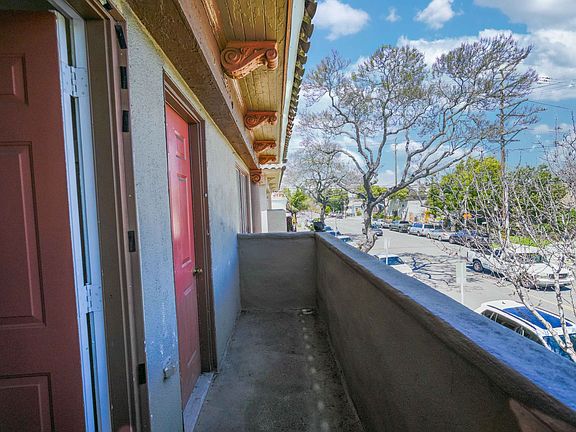 2nd image of 516-522 W 10th St #518