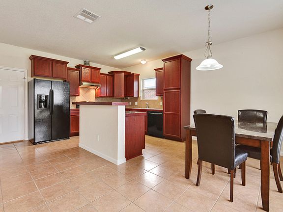 4th image of 101 Meadowvale Dr