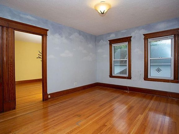 4th image of 47 Devens St