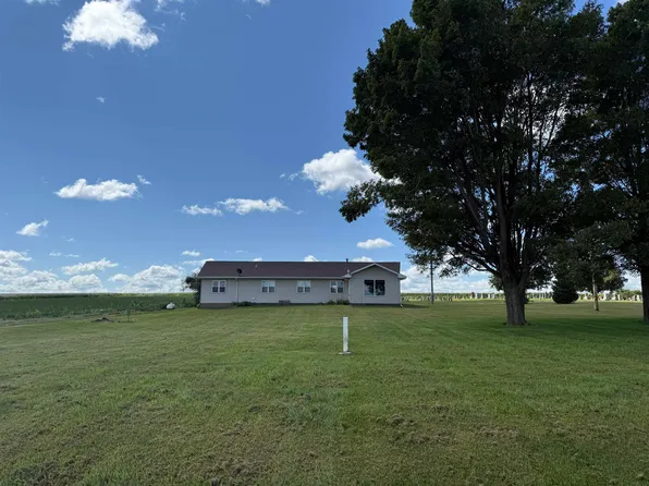 16514 290th St, Aplington, IA 50604