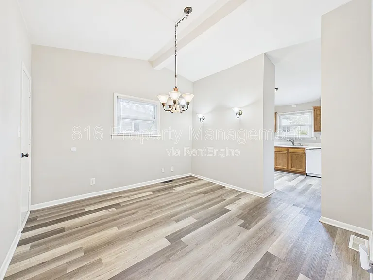 622 Christopher St — Photo 8