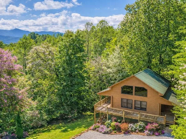 314 Ruby Rdg, Young Harris, GA 30582