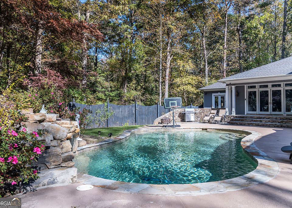 1st image of 21 River Pine Dr SW