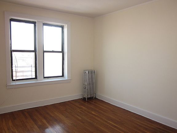 5th image of 14403 Barclay Ave APT 6G