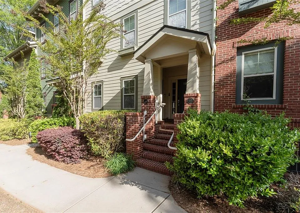 1213 Watson Trl SE