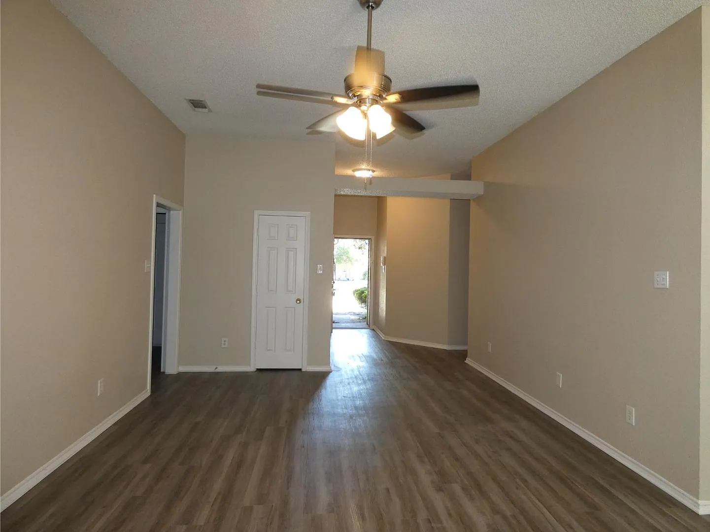 Charming 3/2/2 in N. Fort Worth with EMISD Schools & no HOA! 1740 Cedar Tree Drive, Fort Worth, T... — Photo 4