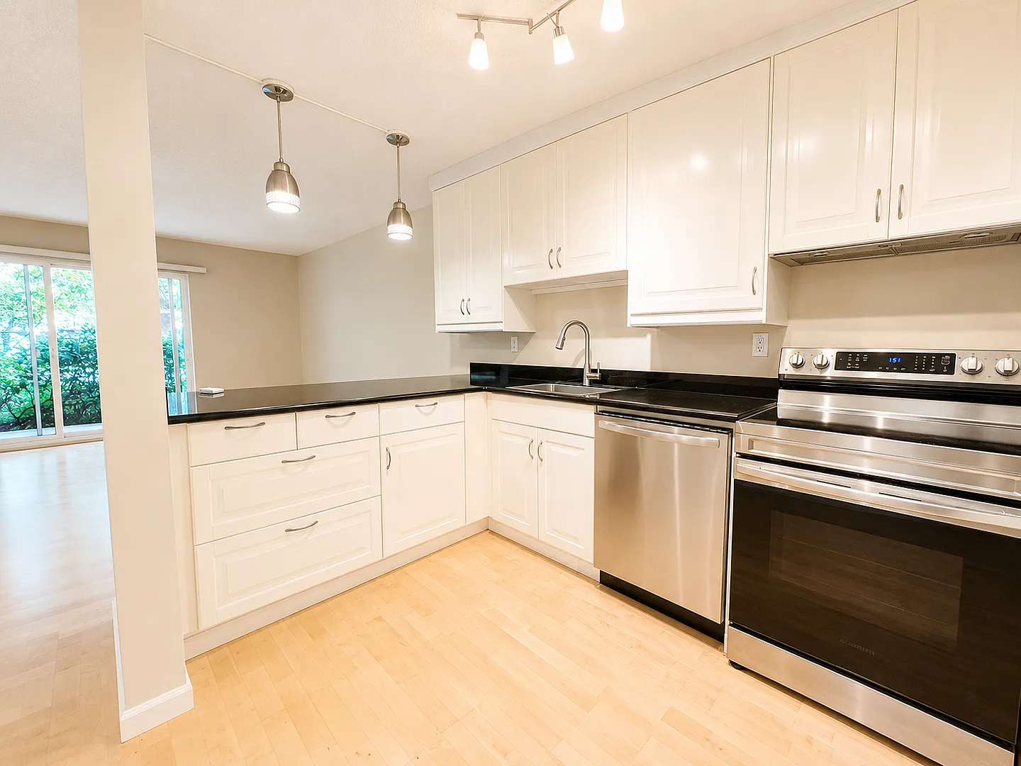 Live Next to Washington Park! Spacious 2-Bedroom Condo with Pool! — Photo 4