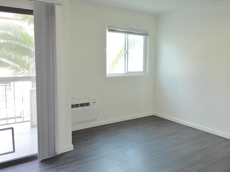 1600 W Carson St #104 — Photo 13