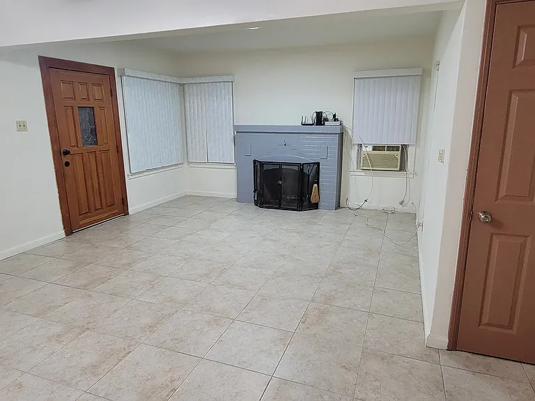 704 E Palmer Ave — Photo 1