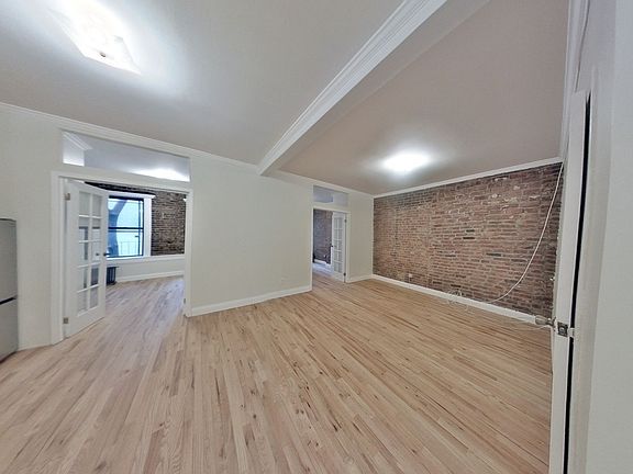 2nd image of 115 Elizabeth St #1B2