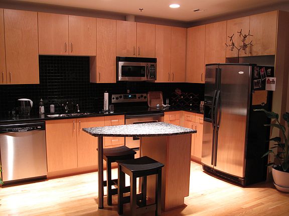 3rd image of 943 Peachtree St NE Unit 1203