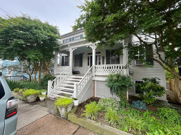 1 Royal St SW #A, Leesburg, VA 20175