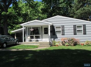 15 Sioux Ave, Oakland, NJ 07436