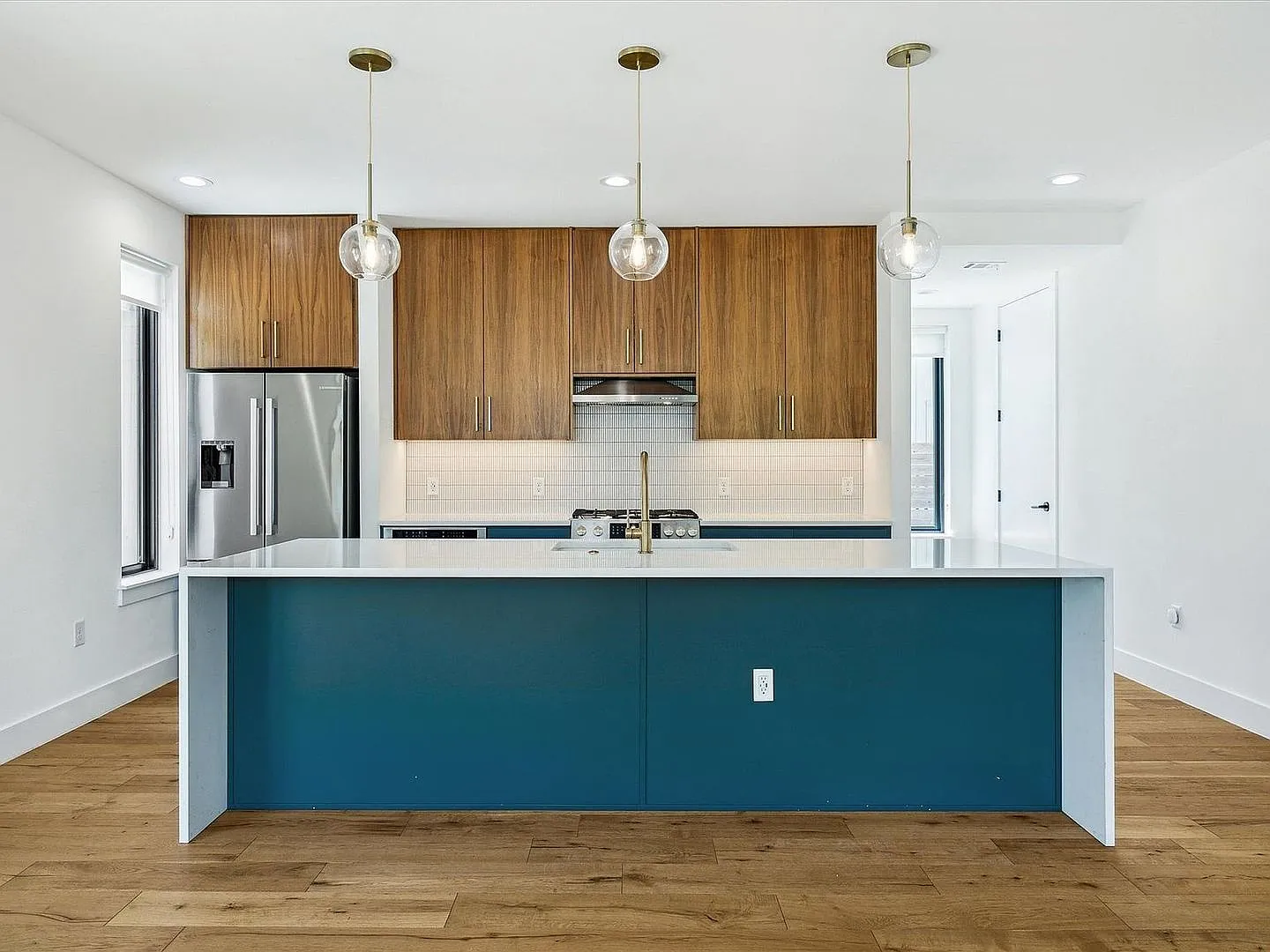 Modern 3BR + Loft in East Austin near ABP / Springdale — Photo 3