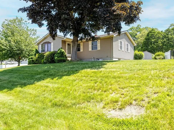 19 Moreau Ct, Chicopee, MA 01020