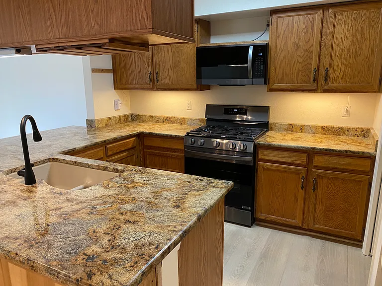 505 Oppenheimer Dr — Photo 10