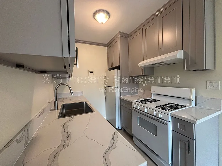 526 E Windsor Rd #10 — Photo 8