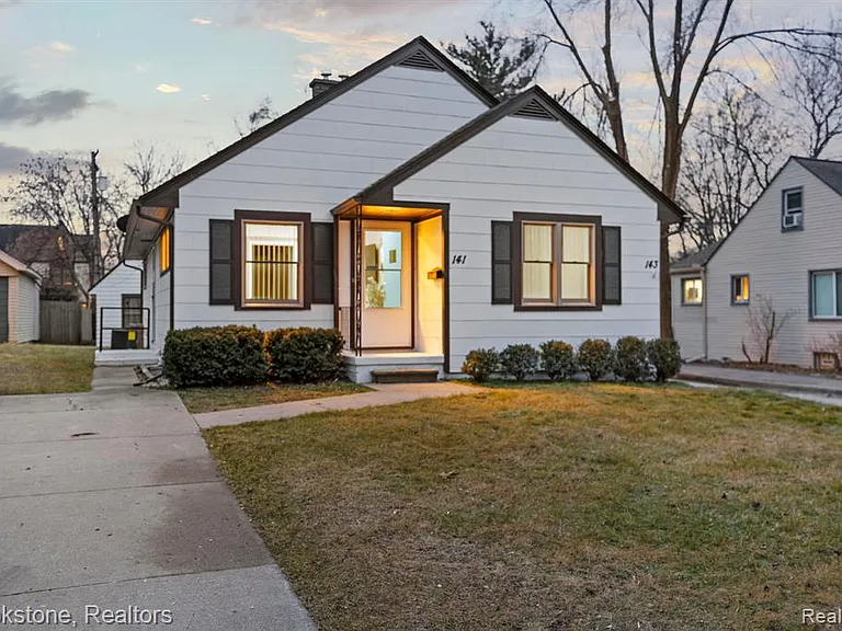 141 Ferndale Ave — Photo 2