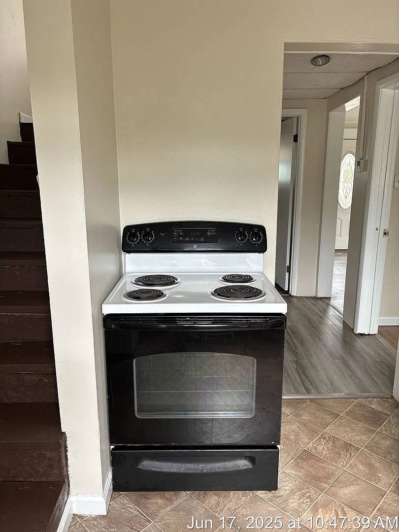 759 Willey St. Apt b — Photo 2