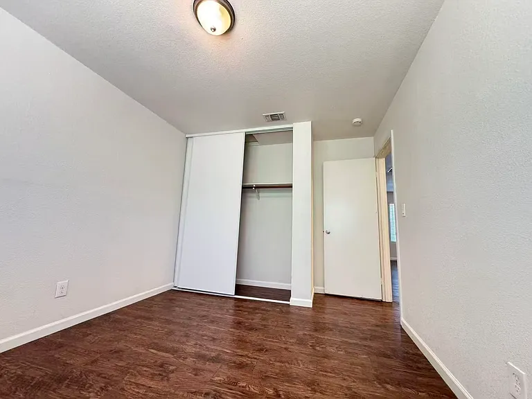9559 Meadowgreen Cir — Photo 8
