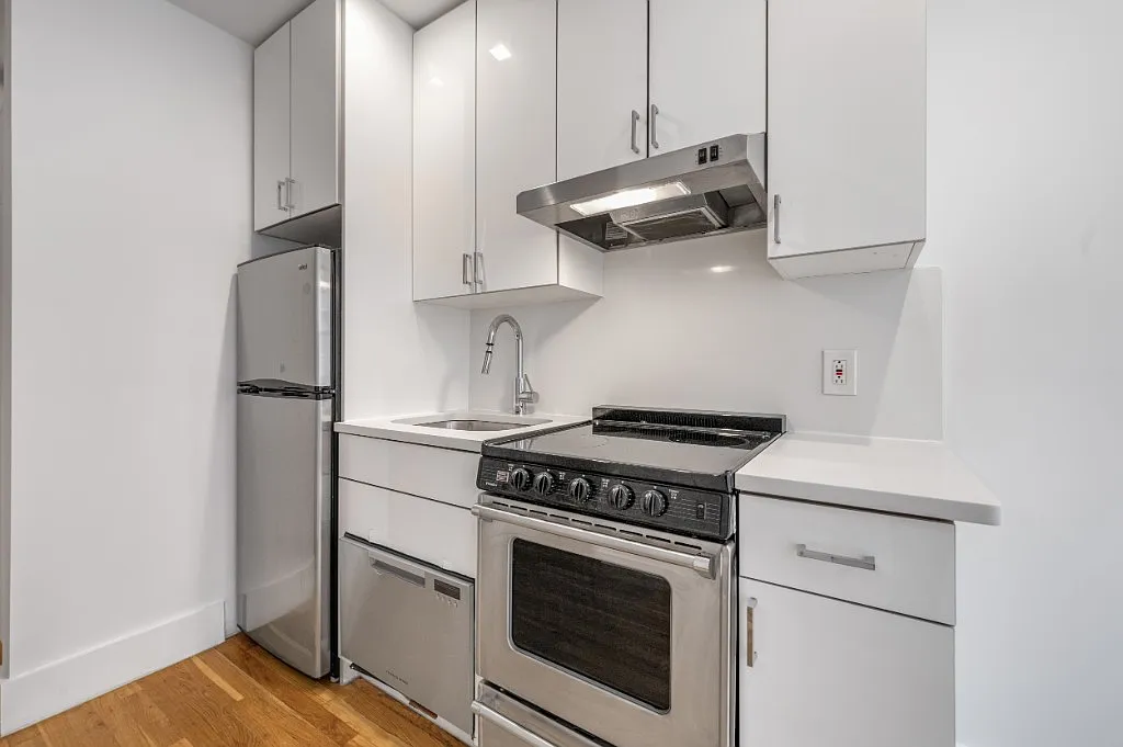 341 East 9th Street — Photo 2