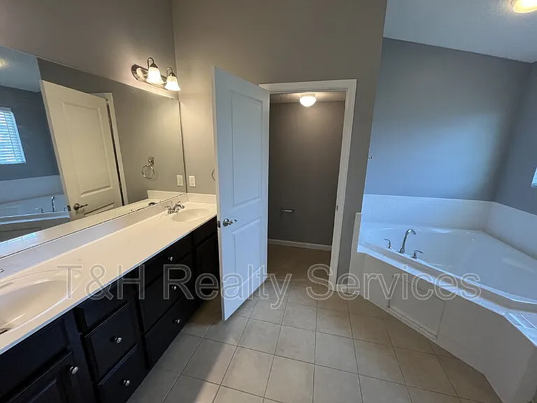 11423 Mears Dr — Photo 20