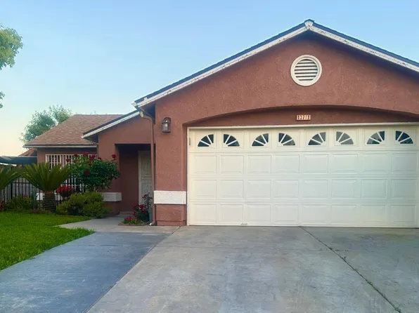 13711 E Amigo Dr, Parlier, CA 93648