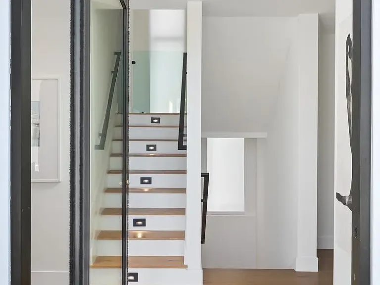 744 Bonair St — Photo 6