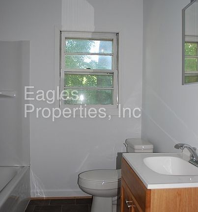 3rd image of 605 S Oleander Ave