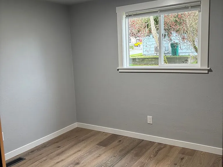 1925 E Belair Dr — Photo 11
