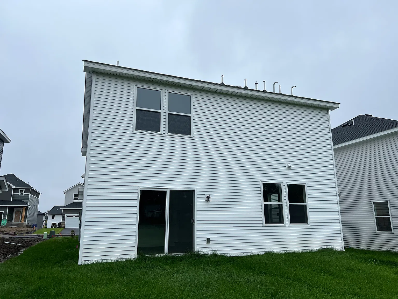 4 bed, 2049 sqft, $2,795 — Photo 3