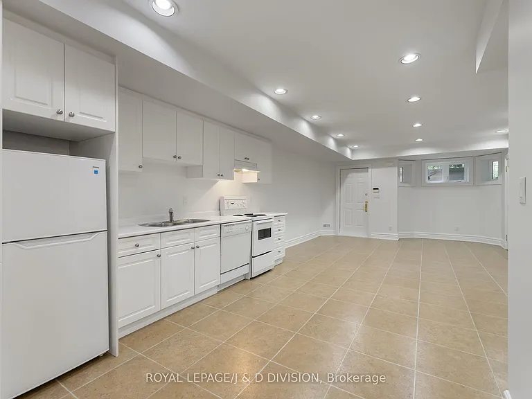 6 Huntley St — Photo 36