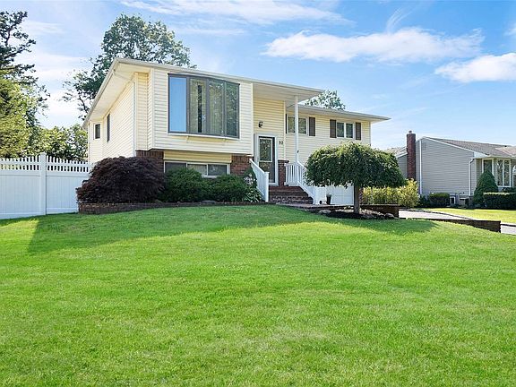2nd image of 32 Sarah Dr