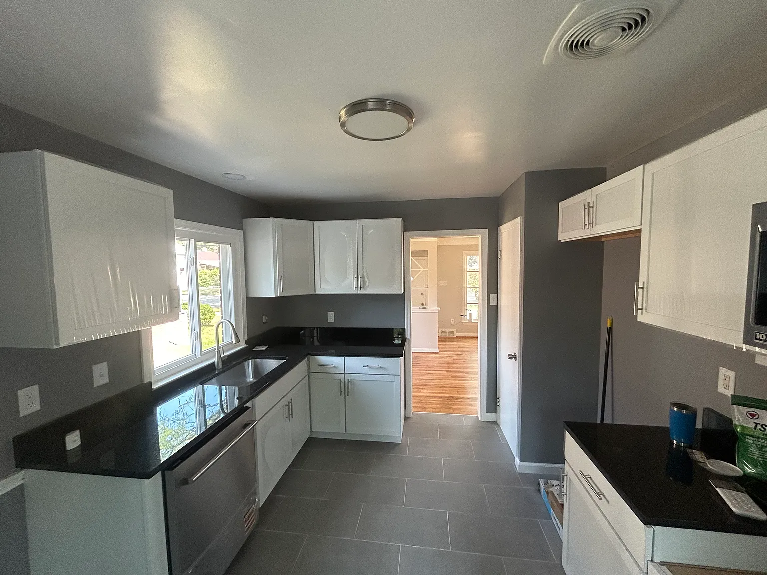 3 bed, 1.5 bath, 1400 sqft, $1,850 — Photo 1