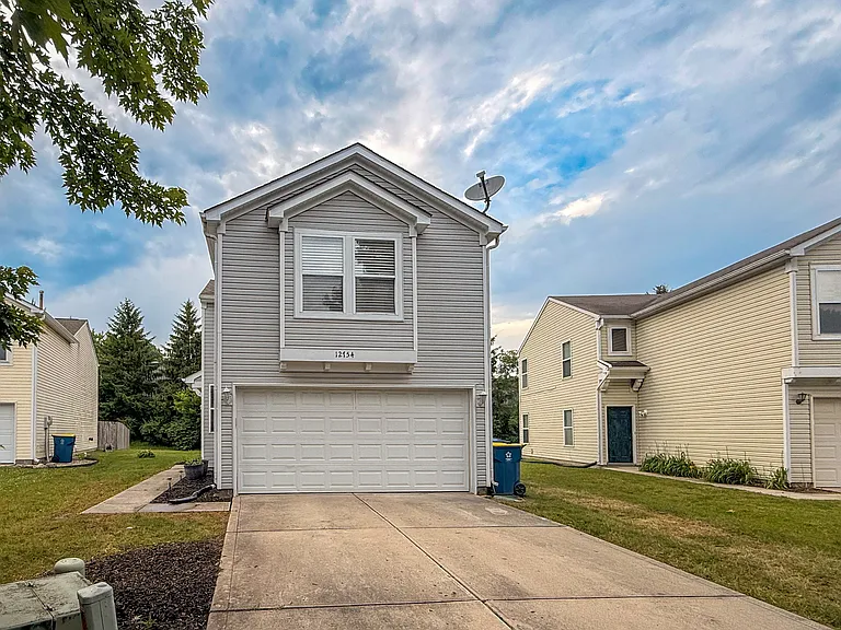 12754 Crescent Dr — Photo 1