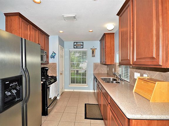 4th image of 903 Schooner Cove Ln