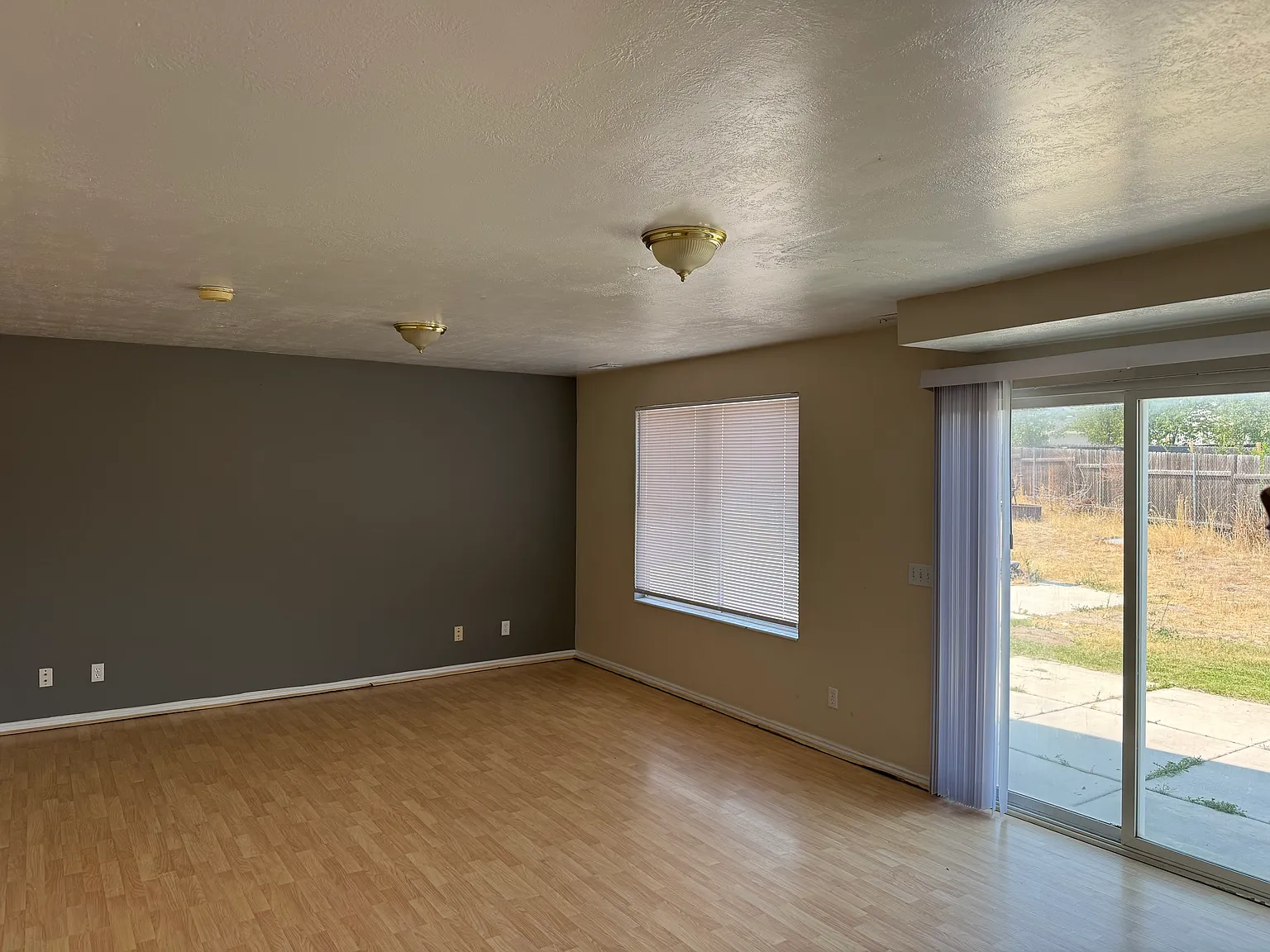 4 bed, 2.5 bath, 2884 sqft, $2,950 — Photo 3
