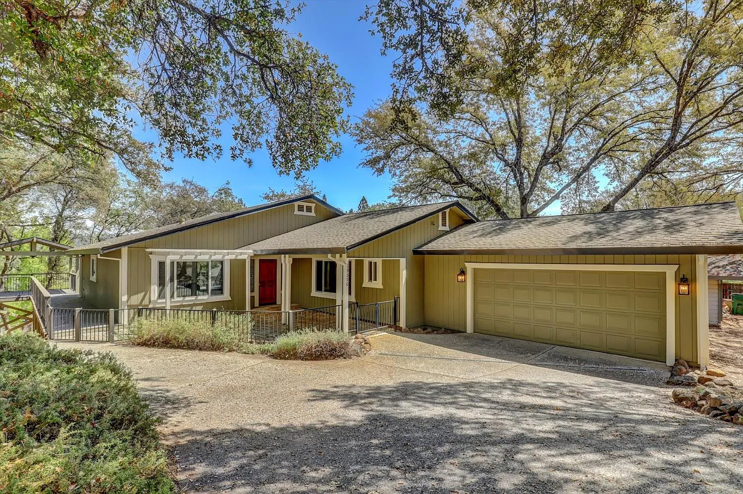 19590 Explorer Dr photo 1