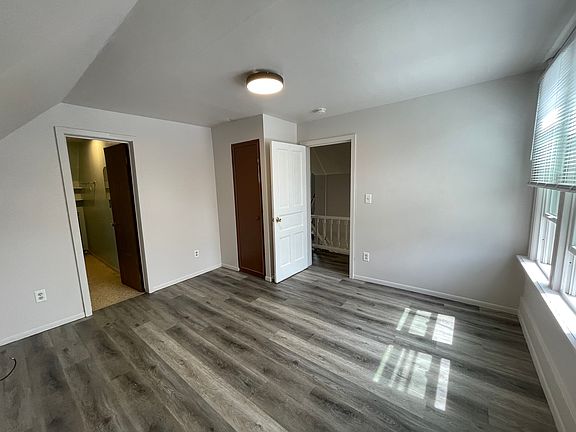 4th image of 426 W Baraga Ave #2